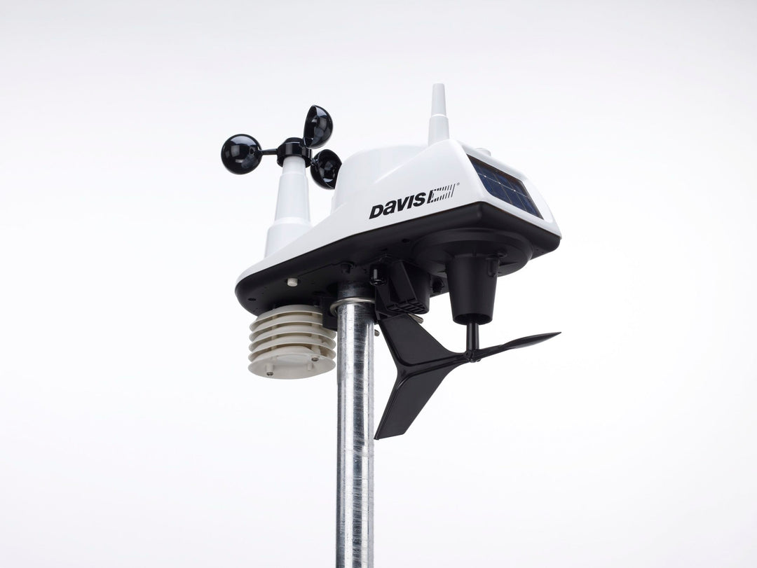 Vantage Vue sensor suite mounted outdoors